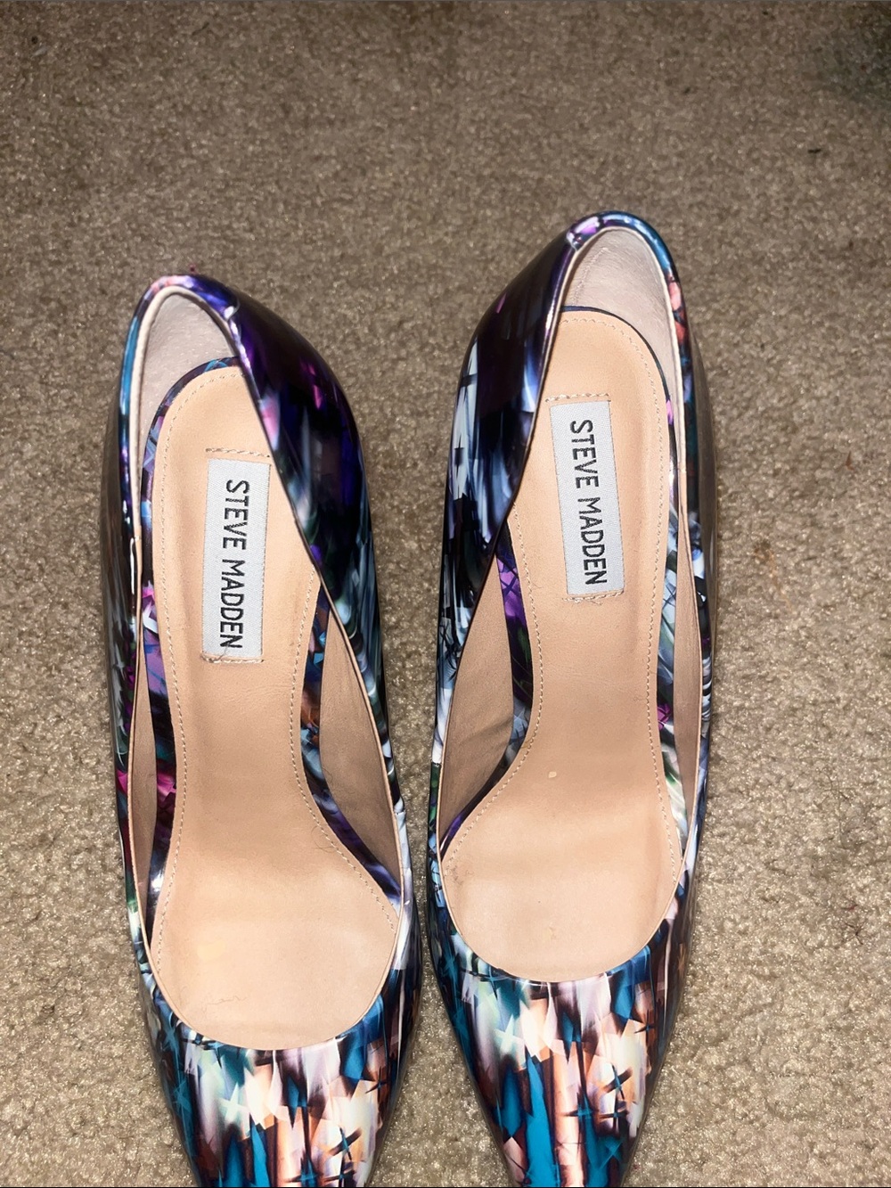 Steve Madden Pointed Toe Floral-Print Pumps in multicolor - Picture 6 of 13
